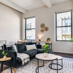 Downtown King w/Rooftop Access | Hot Tub