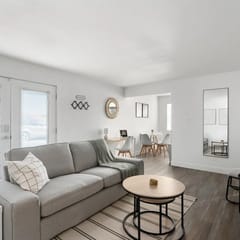 King Bed near Midtown | Encanto Park