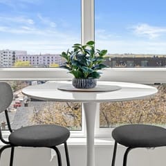 1BR Retreat in Uptown |Walkable | Gym