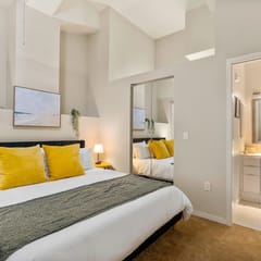 Walkable Resort Style Downtown 2 Bed