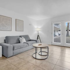 Suite in Central Phoenix with Parking