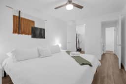 Walkable King Bed Stay Close to Golf - Image 2
