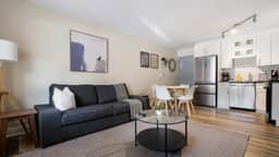 1BR King East Liberty Apt | Parking - Image 4