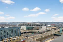 Downtown 2 Bed Steps from Paul Brown Stadium - Image 3