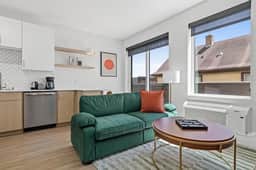 Lux Apt W/Gym | Near Uptown - Image 4