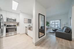 4BR, Walk to NFL with Gym, Parking - Image 2