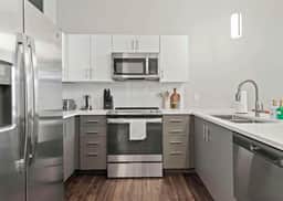 2BR, Balcony, Walk to Attractions - Image 3