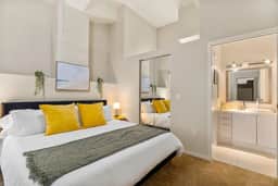 Walkable Resort Style Downtown 2 Bed - Image 3