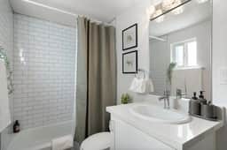 Suite in Central Phoenix with Parking - Image 4