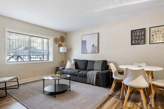 1BR King East Liberty Apt | Parking - Image 1