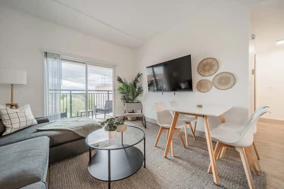 Walkable 3 bed with Balcony,Parking, King Bed - Image 1