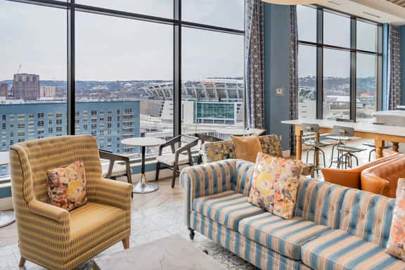 Downtown 1 Bed with Pool Hot Tub - Image 1