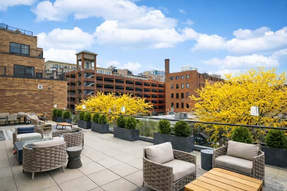 Studio to Downtown w Rooftop - Image 1