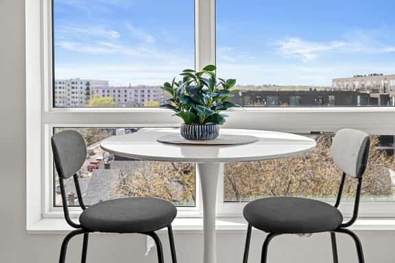 1BR Retreat in Uptown |Walkable | Gym - Image 1