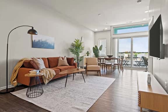 Walkable Downtown 2 Bed with Balcony - Image 1