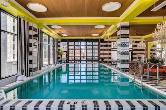Walkable Resort Style Downtown 2 Bed - Image 1