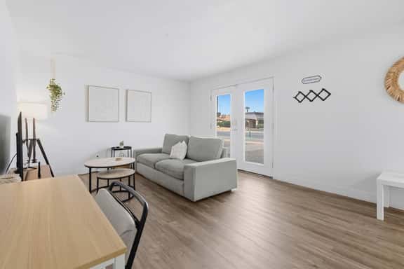 1 King BR | Near State Fair, Parks & Phoenix Zoo - Image 1