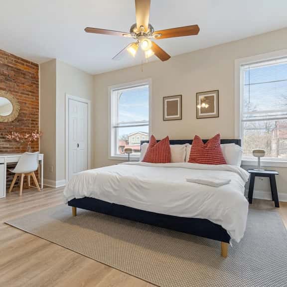 East End Pittsburgh 4 Bedroom Getaway - Image 1