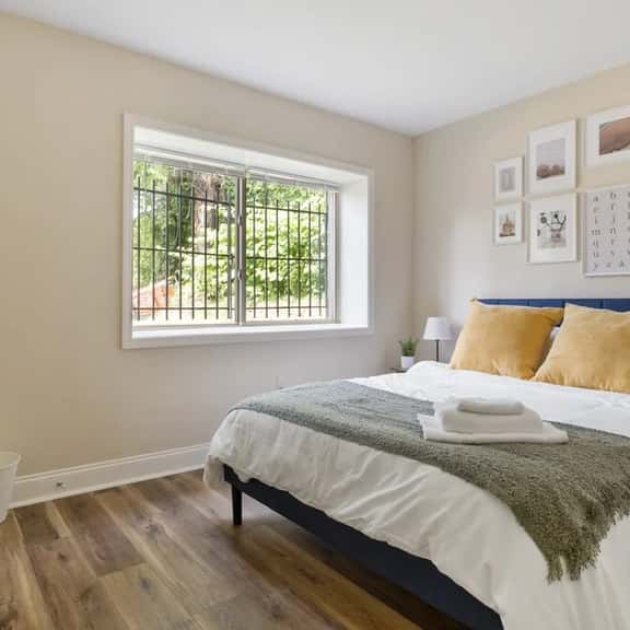2BR East Liberty Apt | King | Parking - Image 1