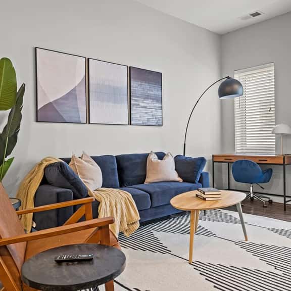 2 Bed Midtown, Accessible, Parking - Image 1