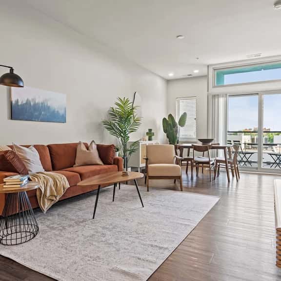 2BR, Balcony, Downtown, Gym - Image 1