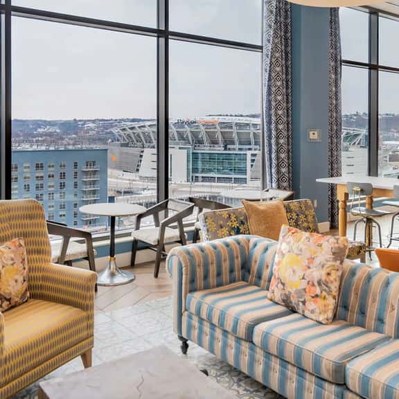 Downtown 1 Bed with Pool Hot Tub - Image 1