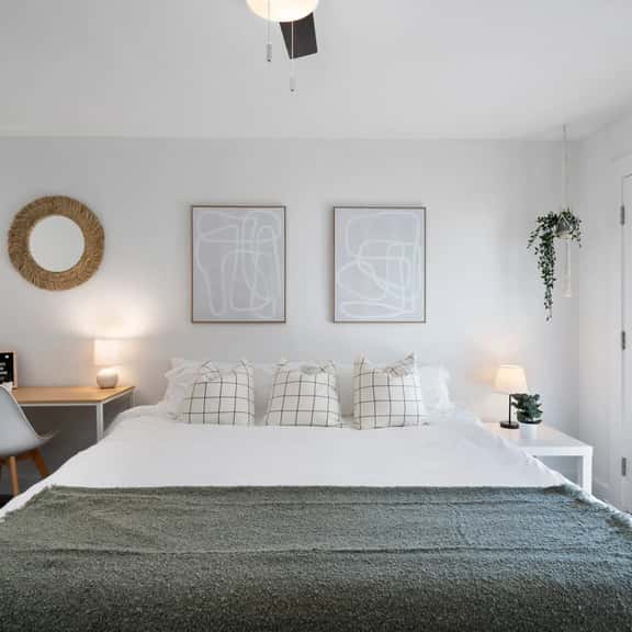 Studio with King Bed Mins. to Encanto Park & Phoenix Zoo - Image 1