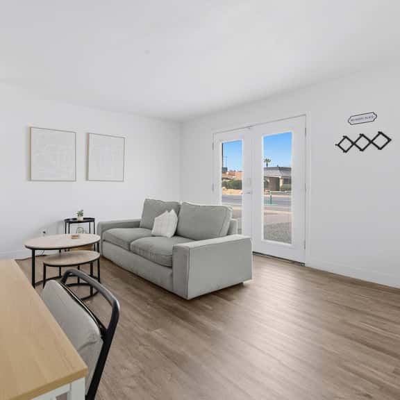 1 King BR | Near State Fair, Parks & Phoenix Zoo - Image 1
