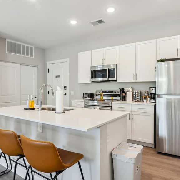 Walkable Apt in Historic Olde Towne w/Parking - Image 1
