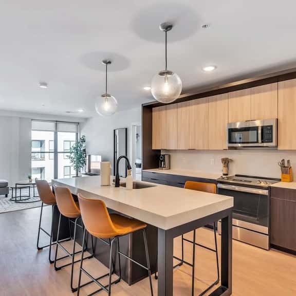 Downtown Apt Steps from Dining-3 beds - Image 1