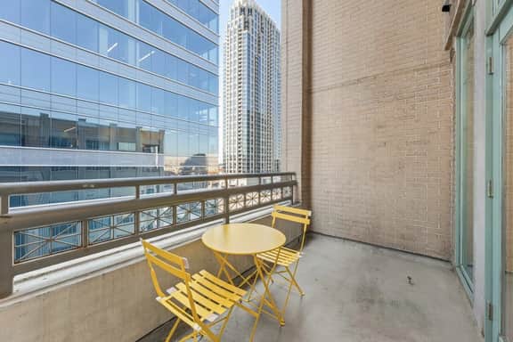 2 Bed Loft with Balcony and City Views - Image 4