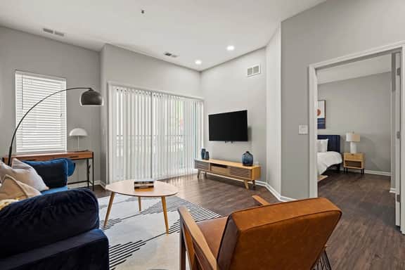 2 Bed Midtown, Accessible, Parking - Image 4