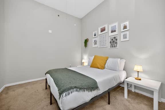 Downtown 2 Bed Steps from Paul Brown Stadium - Image 5