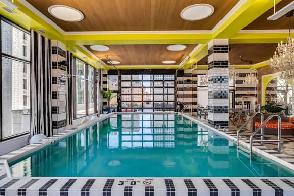 Downtown 2 Bed w/ Pool, Hot Tub, Gym - Image 3