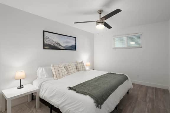 King Bed near Midtown | Encanto Park - Image 2