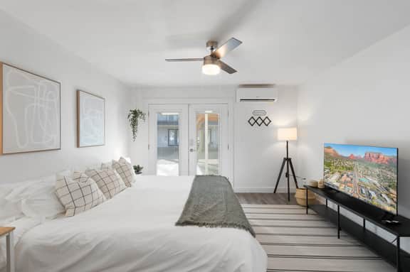 Studio with King Bed Mins. to Encanto Park & Phoenix Zoo - Image 3