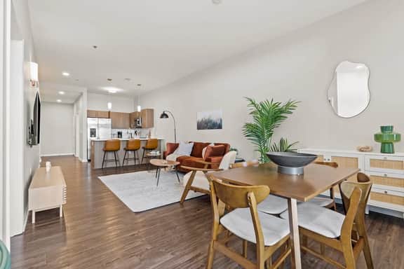 Walkable Downtown 2 Bed with Balcony - Image 3