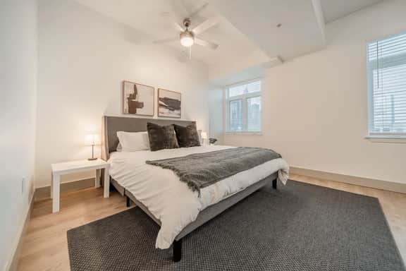 Lux 3BR w 3 King Beds, Downtown, Parking - Image 2