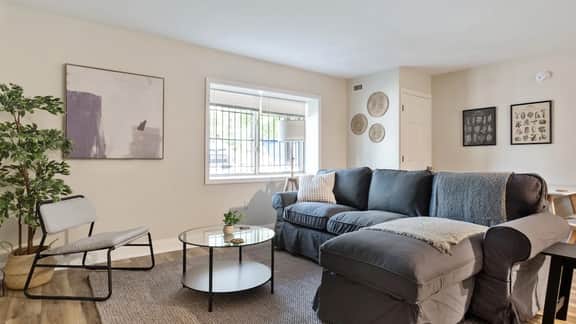 2BR East Liberty ,Walkable, Parking - Image 4