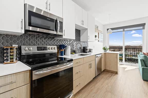 Walkable 1BR | Uptown | Gym - Image 2